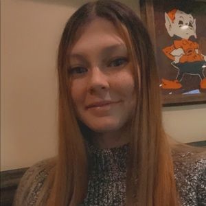 Meet your Posher, Alexis